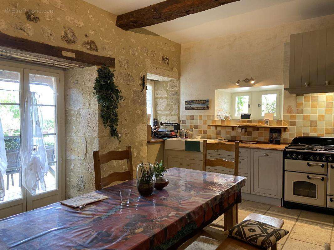 Propriété en pierre avec gîtes, piscine et vue - photo 8