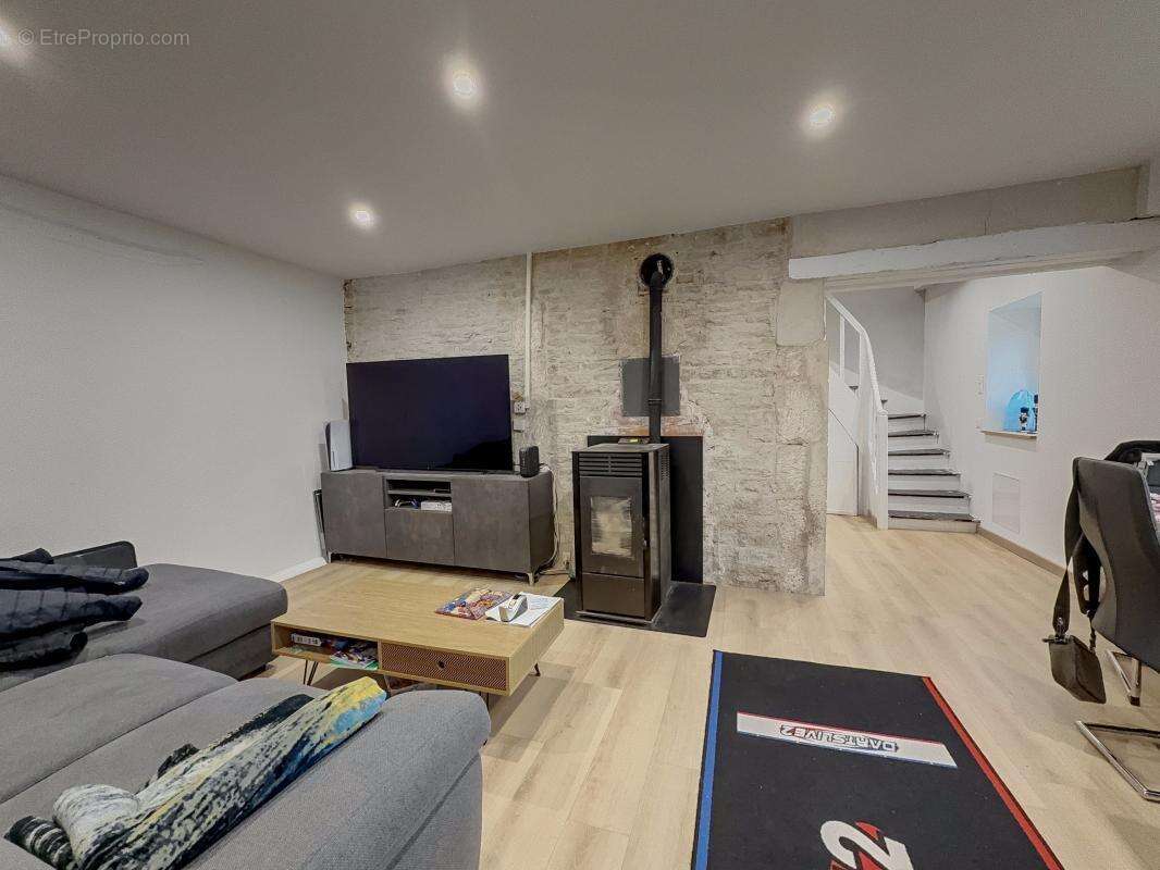 Maison à VILLECOMTE