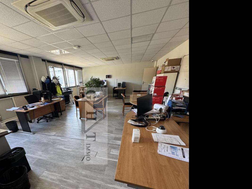 À vendre entrepôt/bureaux de 265m²à vitry-sur-seine - photo 2