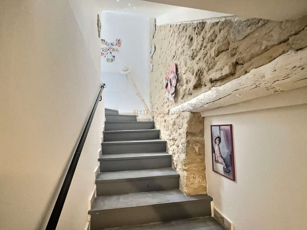 Maison à SAINT-CHAMAS