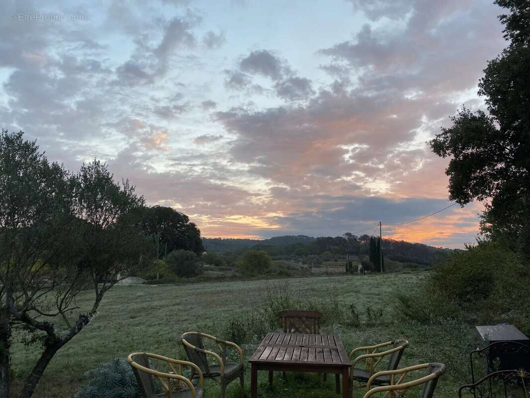 Maison à ENTRECASTEAUX
