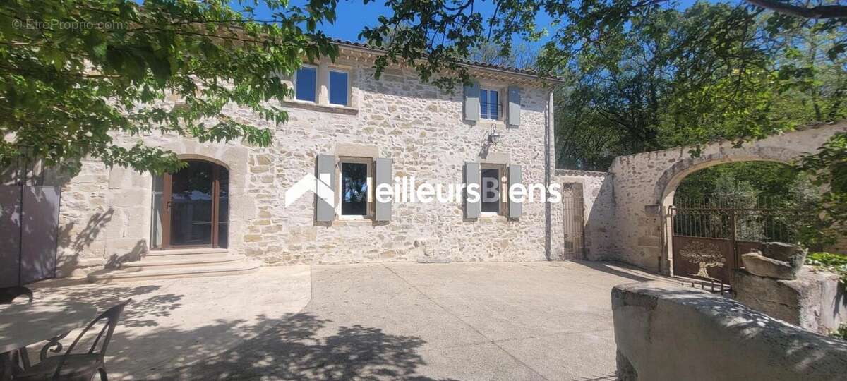 Propriété en pierre 427 m² à Saint-Just-d'Ardèche avec 2 gîtes 5* - photo 4