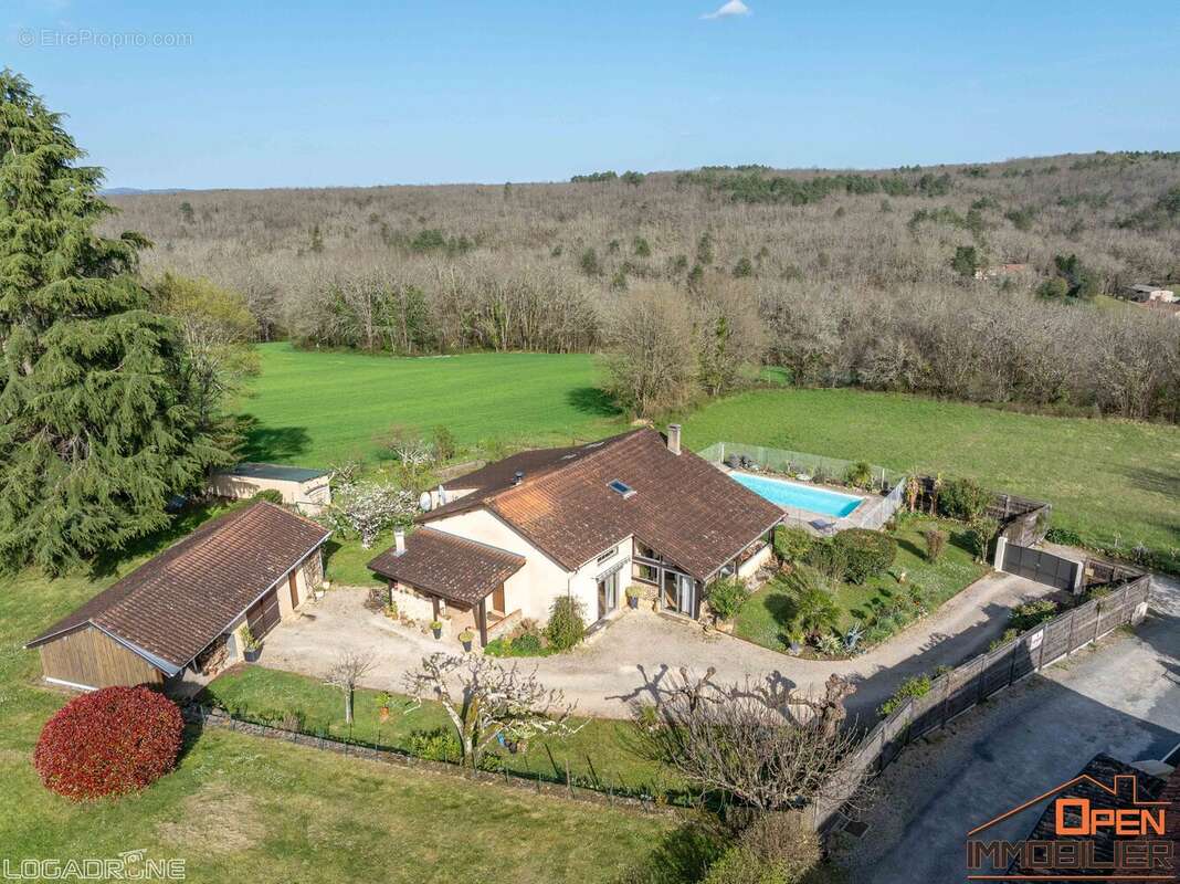 Maison 160 m² à Pontours  - photo 236