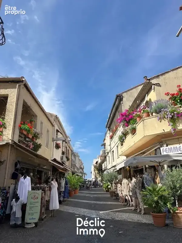 À deux pas du port et de la plage  Local 14 m² -A VENDRE -LE GRAU DU ROI - photo 7