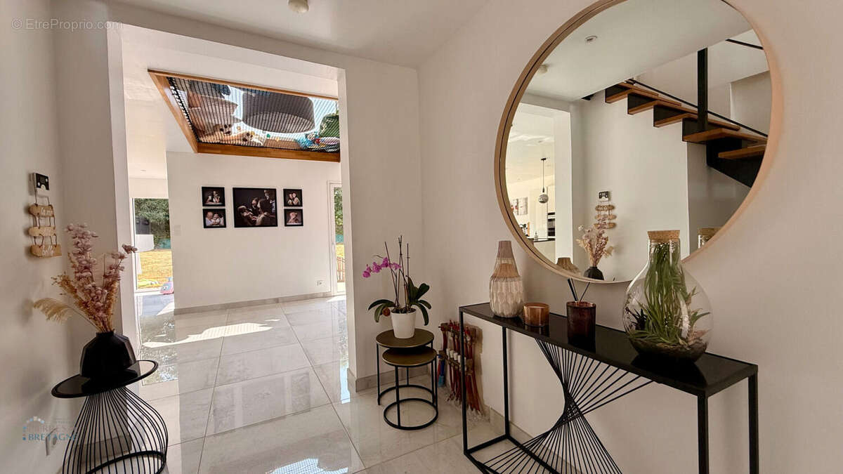 Maison contemporaine - 146,05 m2 - terrain 661 m2 - SAINT-RENAN - photo 7
