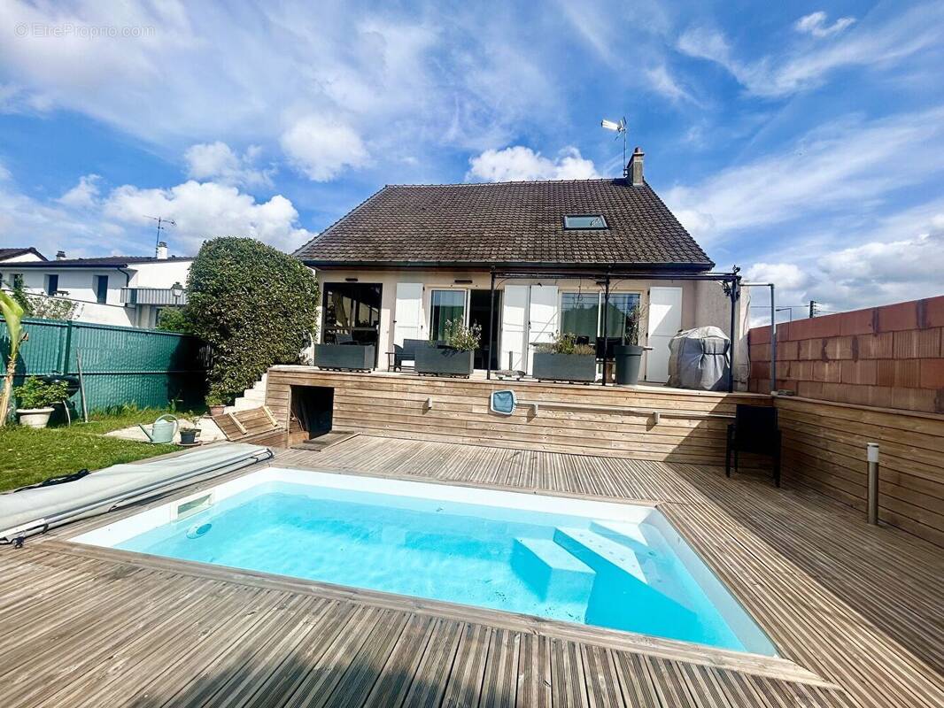 Maison à CHAMPS-SUR-MARNE