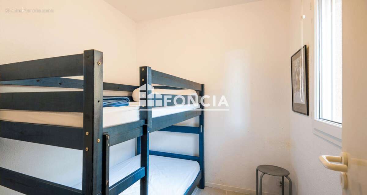 Appartement à SALLES-CURAN