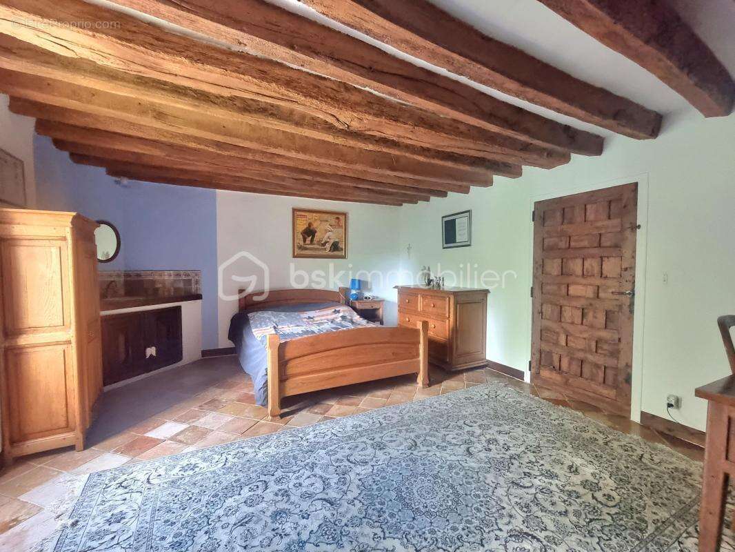 Maison à SAINT-CYR-SUR-MORIN