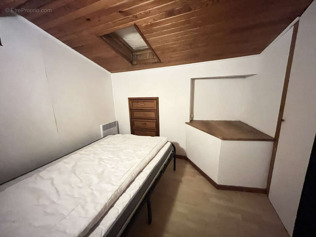 LA REOLE - Maison de ville avec logement indépendant, 2 garages - photo 18