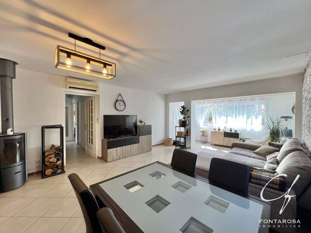 Maison à ROQUEBRUNE-SUR-ARGENS