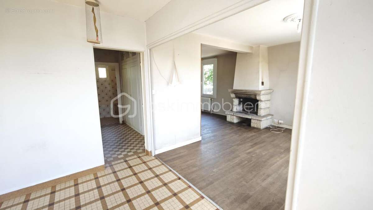 Maison 97 m² 4 pieces avec terrain constructible de 2 305 m² et garage double - photo 4