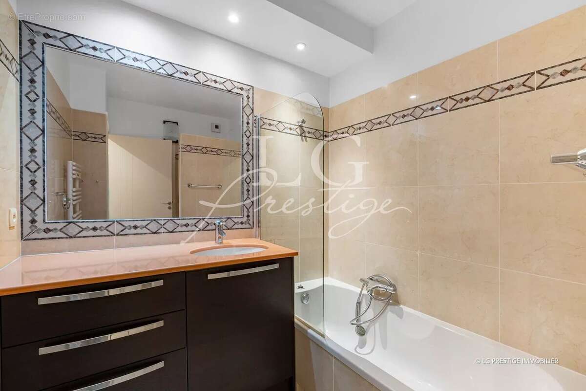 Appartement à MANDELIEU-LA-NAPOULE