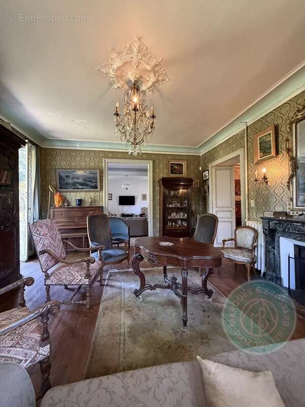 Maison de maître avec dépendance et terrain - photo 17