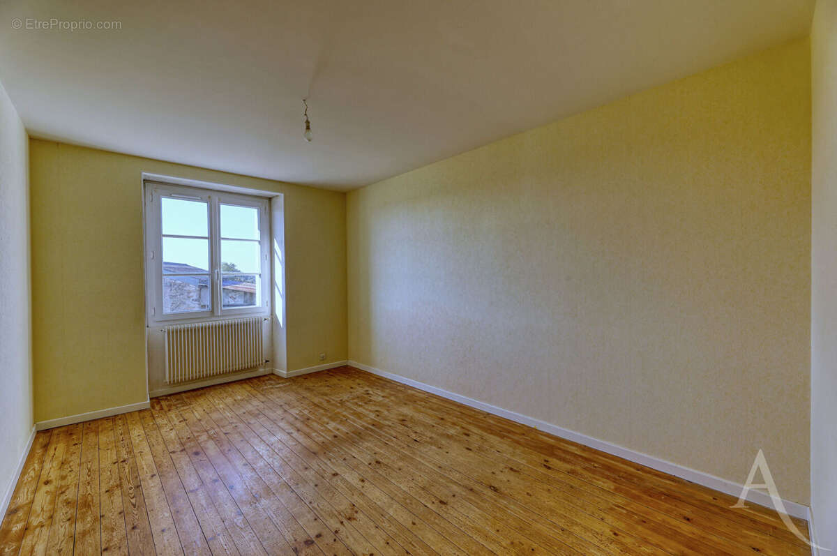 Maison à SAINT-ETIENNE-DU-BOIS