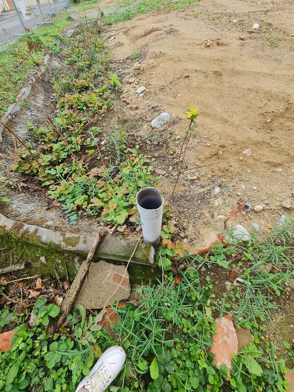 Terrain à SAINT-SULPICE-SUR-LEZE