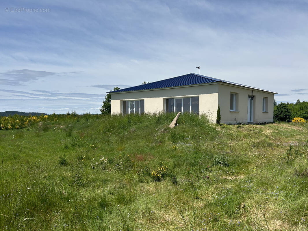 Maison à PEYRELEVADE