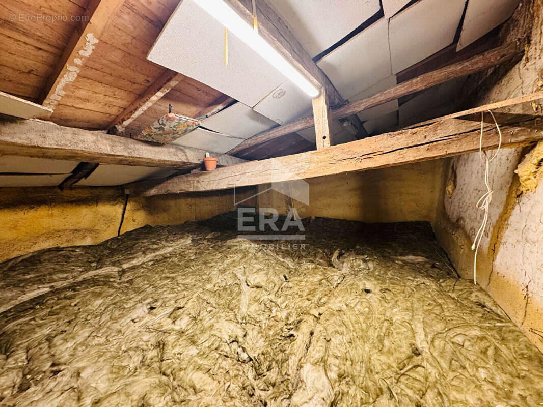 Maison de 107 m2 à Bourg - avec cour exterieur - photo 8