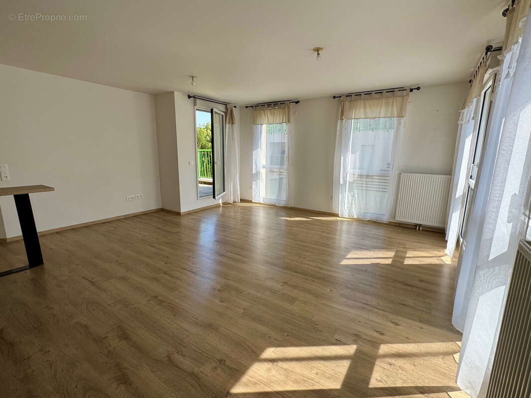 Amiens SUD - T3 72m2 - 2 Chambres - Terrasse - Stationnement privée - photo 2