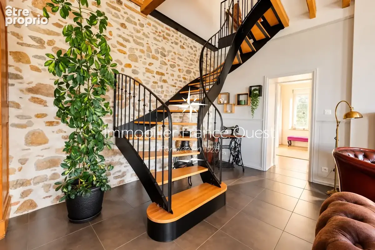 Propriété de caractère avec piscine, étang et dépendances - photo 6