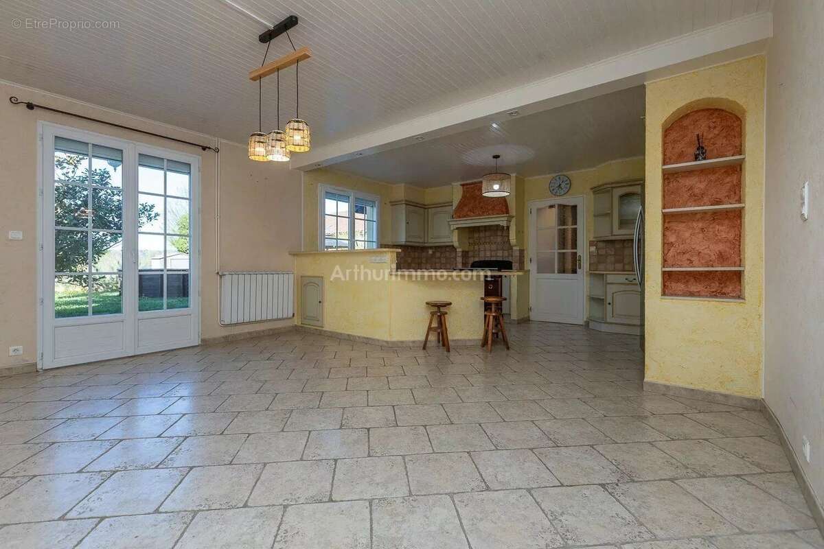 Maison à MORESTEL