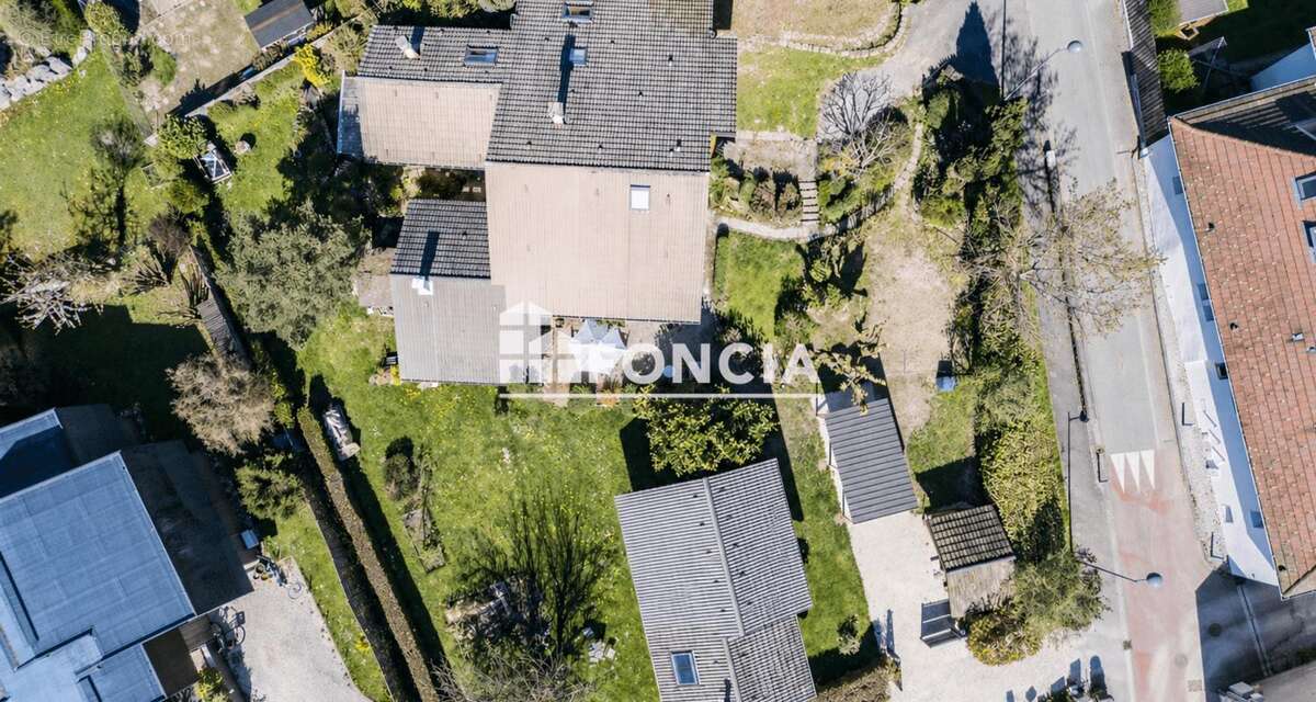 Propriété ensemble de 2 maisons  dont une annexe indépendante Chalet LAMBERSENS  -à moins de 10 mn du Lac d'Annecy 11 Pièces •   - photo 5