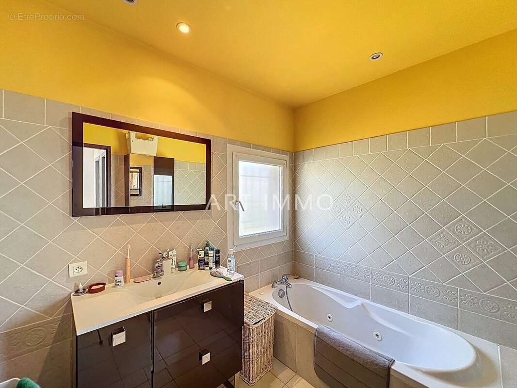 Maison à CABRIERES-D&#039;AVIGNON