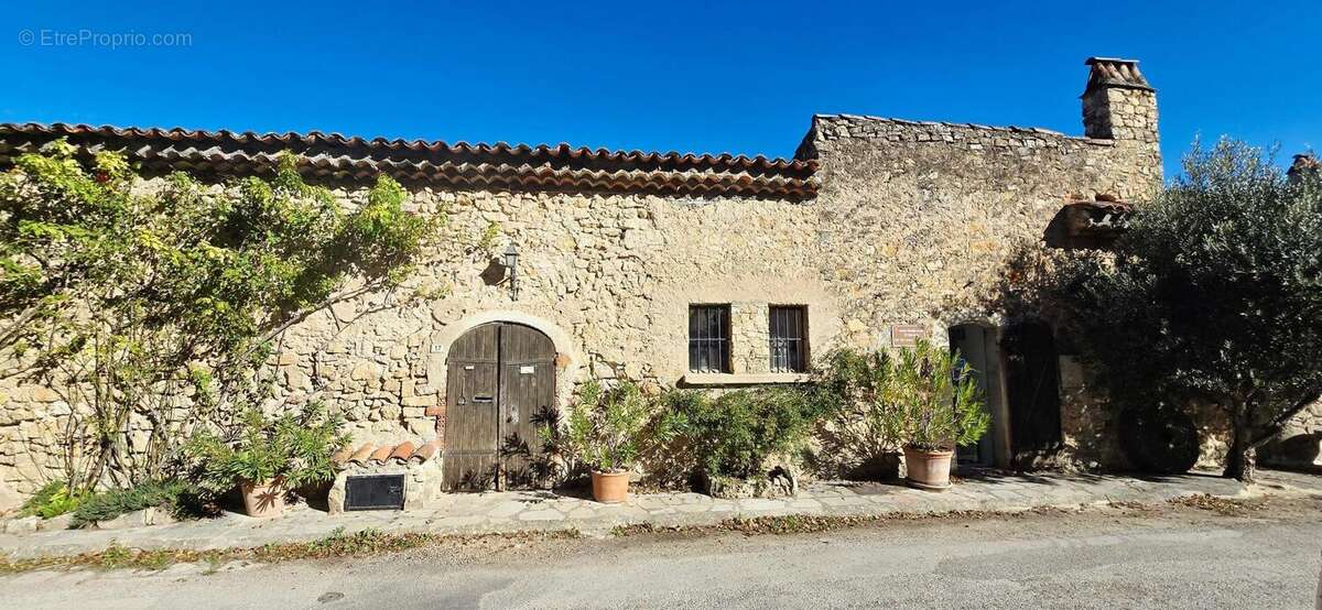 Photo 2 - Maison à ENTRECASTEAUX