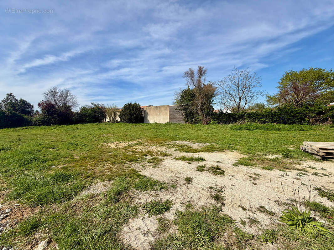 Terrain à SAINT-CHRISTOPHE-DU-LIGNERON
