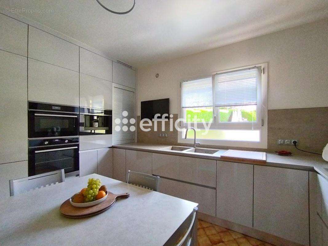 Maison à SAINT-ARNOULT-EN-YVELINES