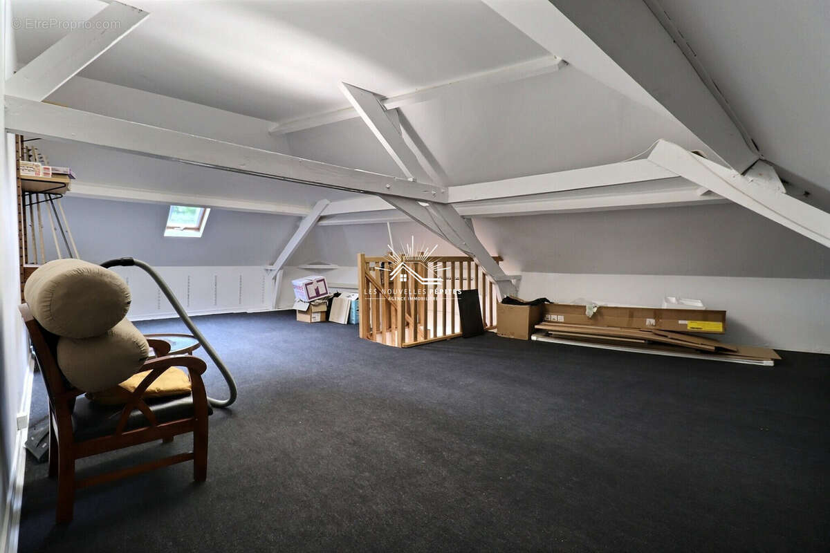 Maison à NEUVILLE-EN-FERRAIN