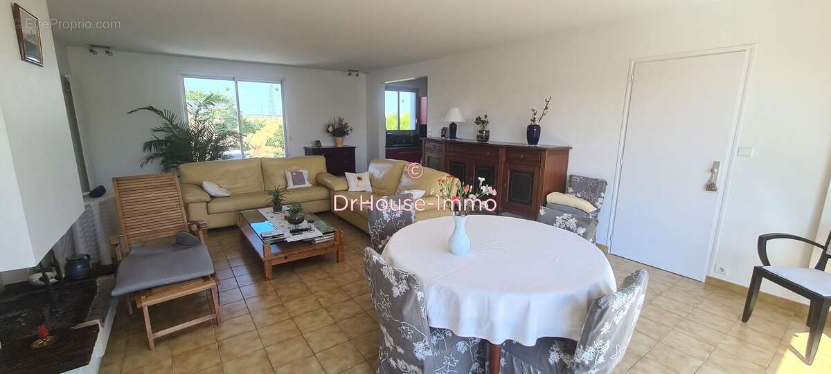 Maison à CHAMPAGNE-LES-MARAIS