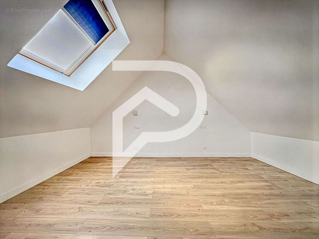 Maison à COURMELLES