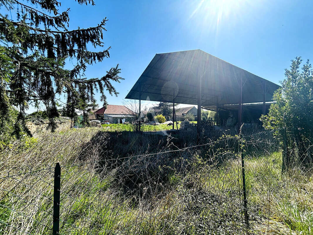 Terrain à MELZ-SUR-SEINE