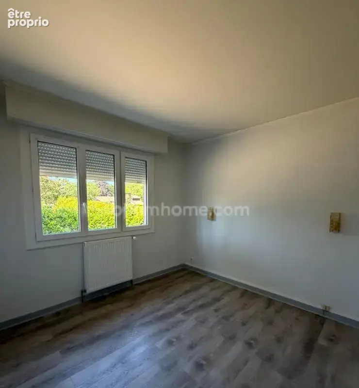 Magnac sur Touvre. Maison 84 m² sur sol sol semi enterré avec jardin - photo 5