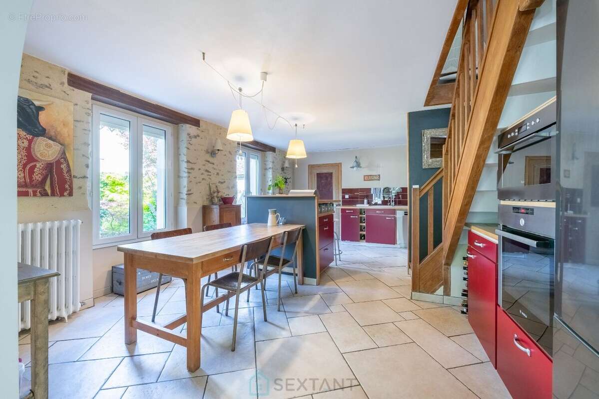 A coeur de Mennecy, voici une charmante maison de caractère (1860), entièrement rénovée. - photo 12