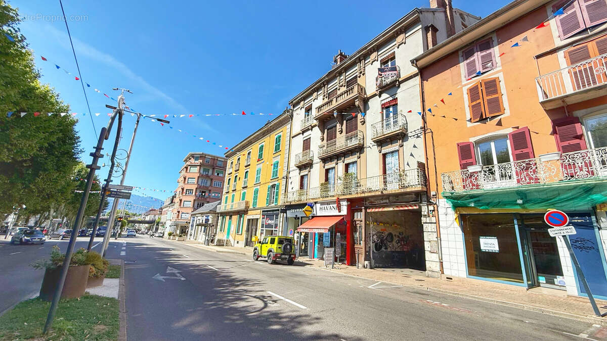 VOIRON - T4 de 117,10 m2 avec balcon, cave et galetas - photo 19