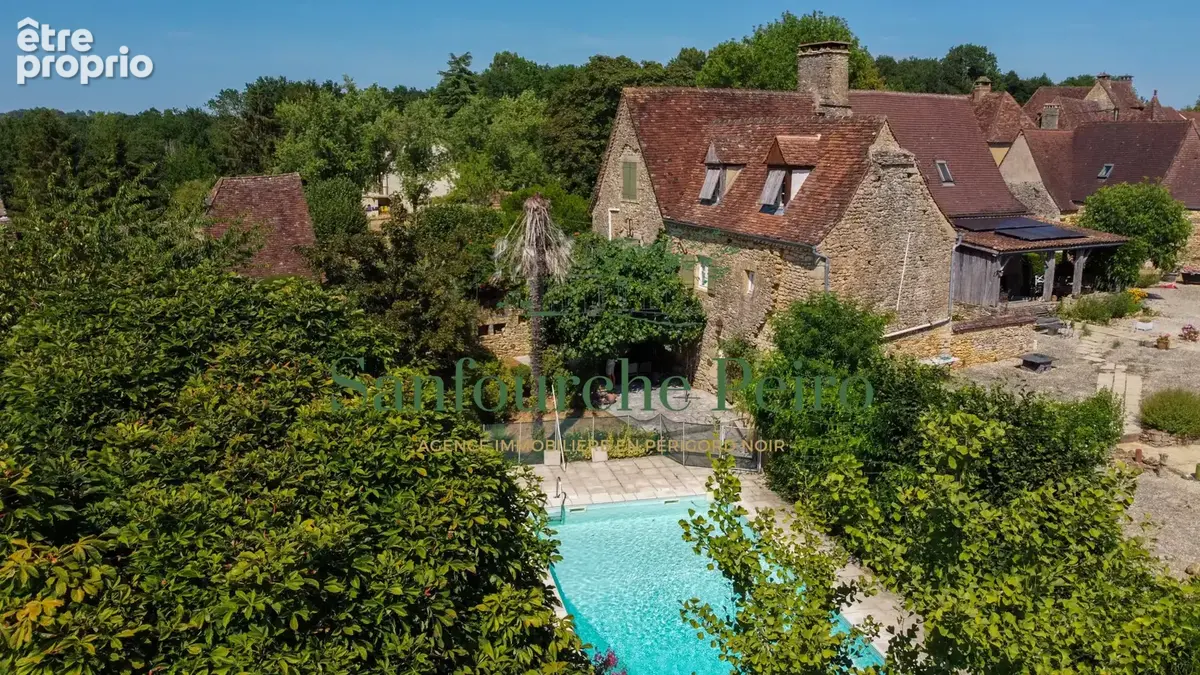 A 25 km à l'ouest de Sarlat et 7 km de St Cyprien - photo 2
