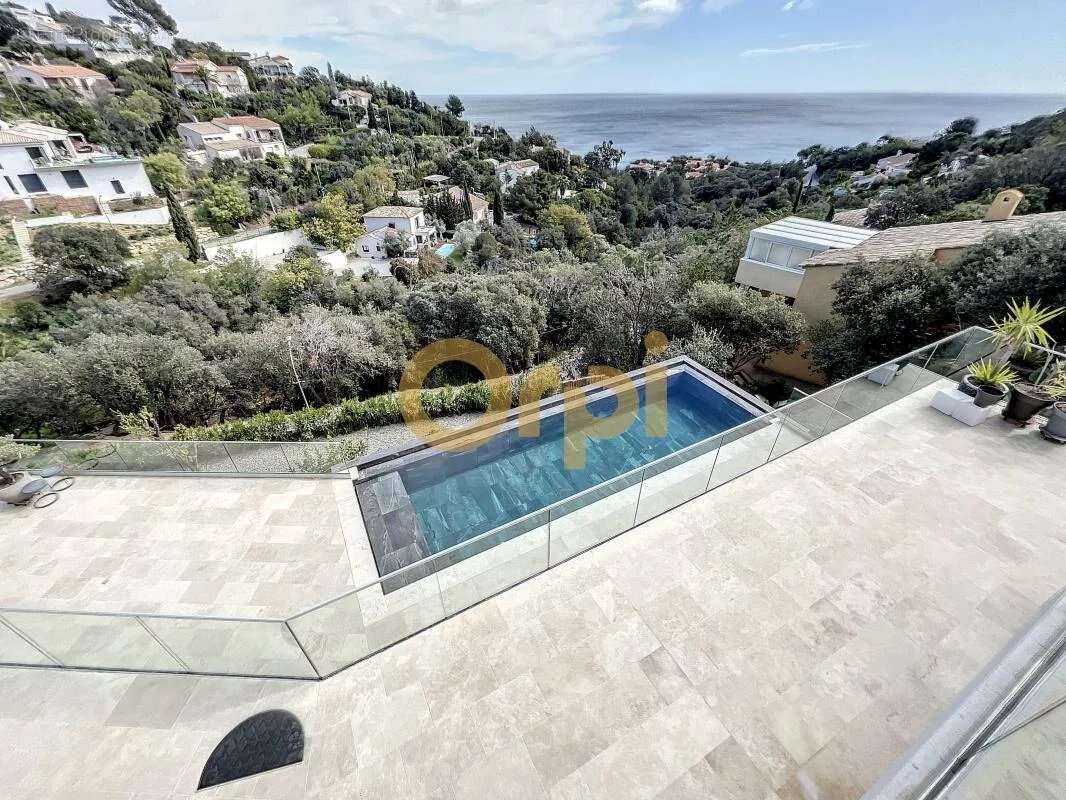 Maison à LES ISSAMBRES