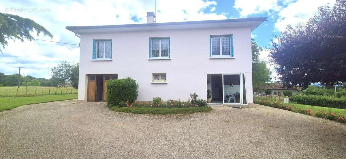 Maison 100 m² à Varennes-Saint-Sauveur  - photo 2