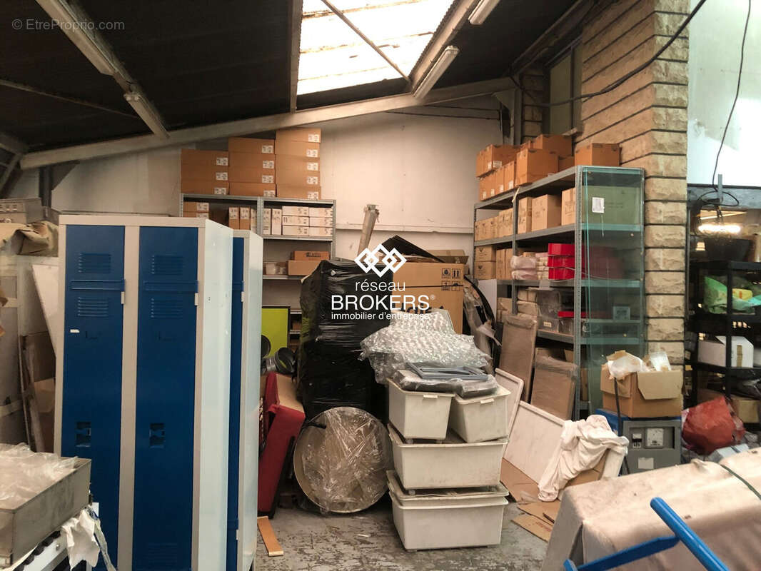 Hangar cour couverte - Commerce à MONTREUIL