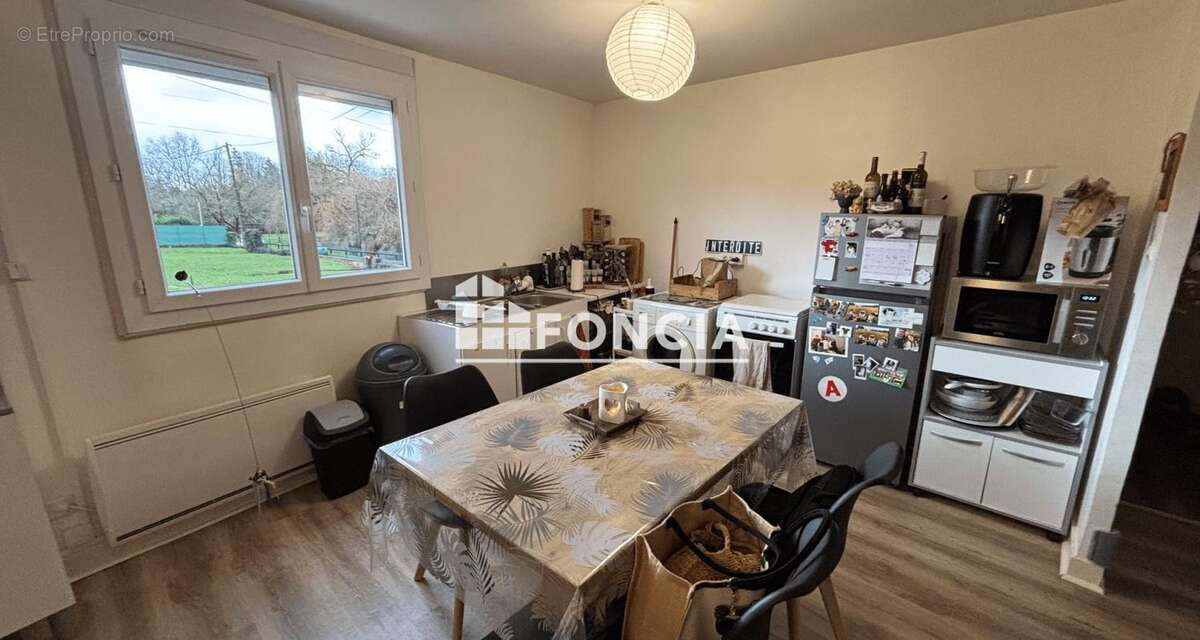 Appartement à JAVERLHAC-ET-LA-CHAPELLE-SAINT-ROBERT