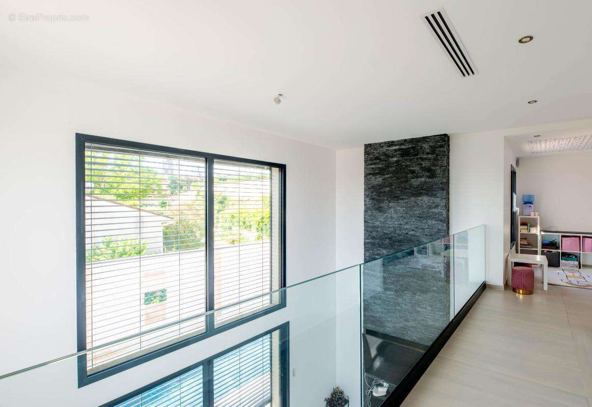 Villa d'exception - 2 suites parentales - 5 chambres - Hamman - Piscine - Garage double Vue panoramique - photo 16