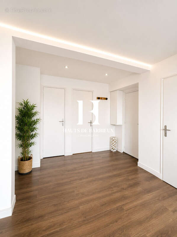 Hall  - Appartement à FACHES-THUMESNIL