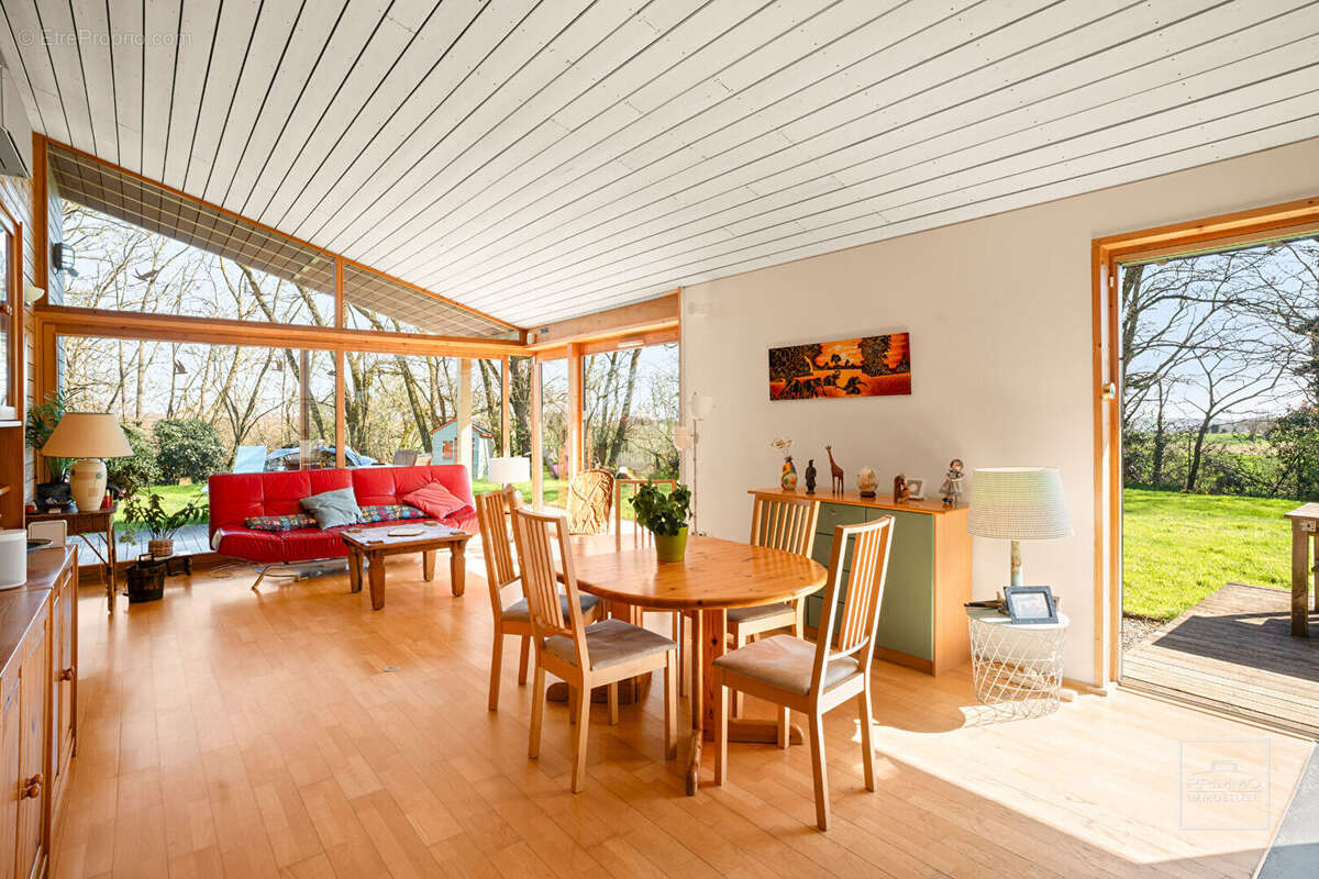 Maison à MONTANAY