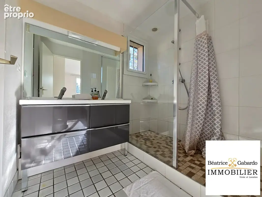 Maison St Genis Laval 5 pièce(s) 130  m² - photo 17