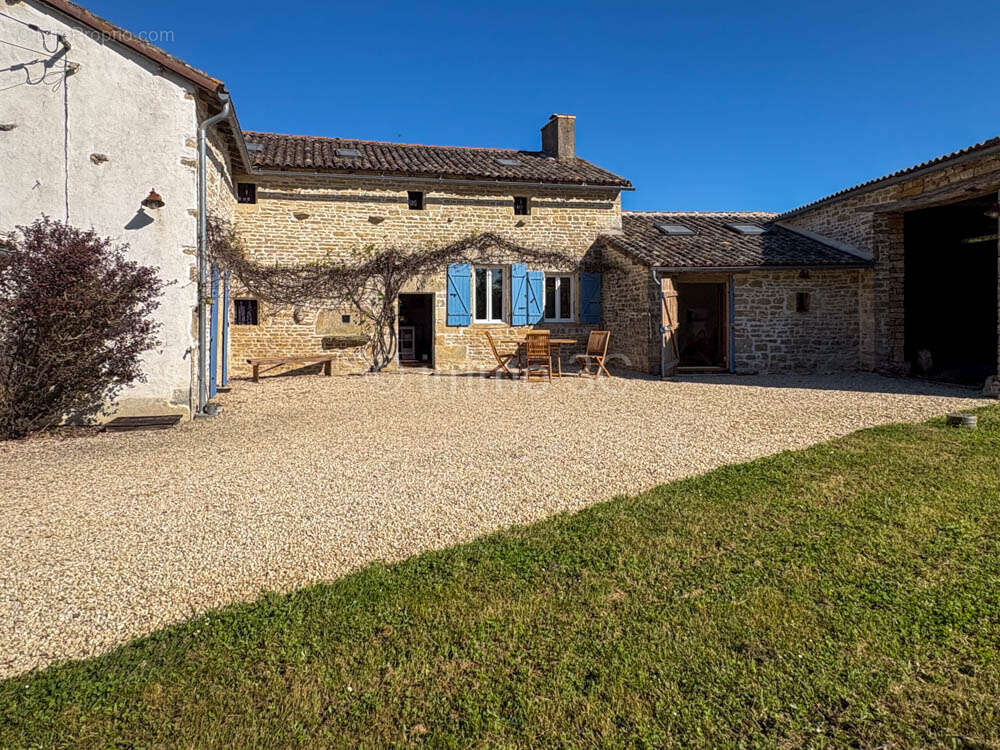Maison à LEZAY