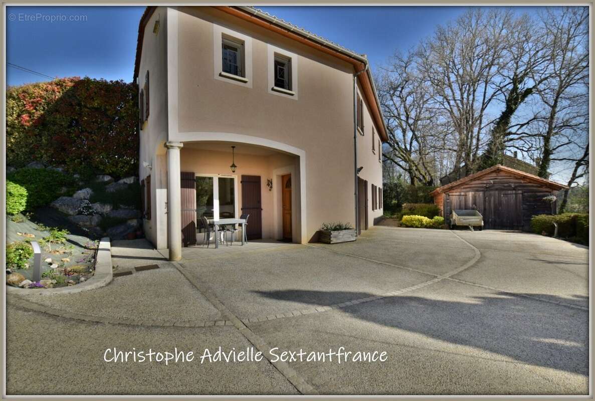 Ensemble immobilier, maison d'habitation, local commercial et gîtes sur 9127 M2 - photo 9