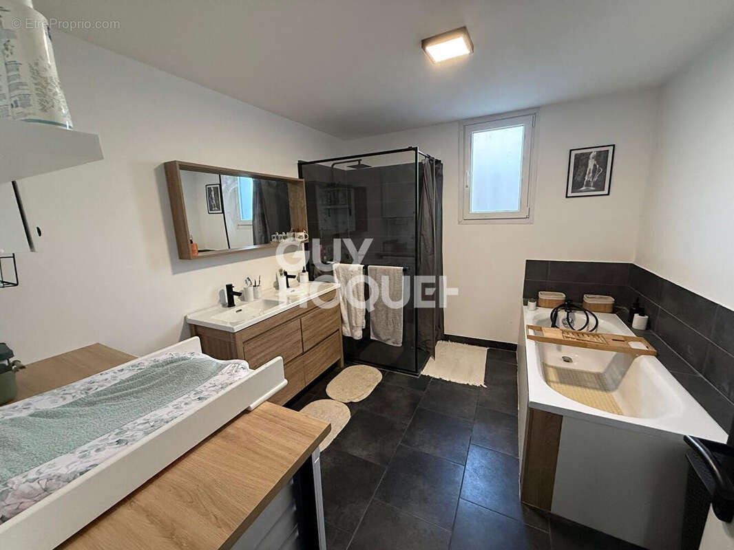 Maison à LONGUEIL-SAINTE-MARIE