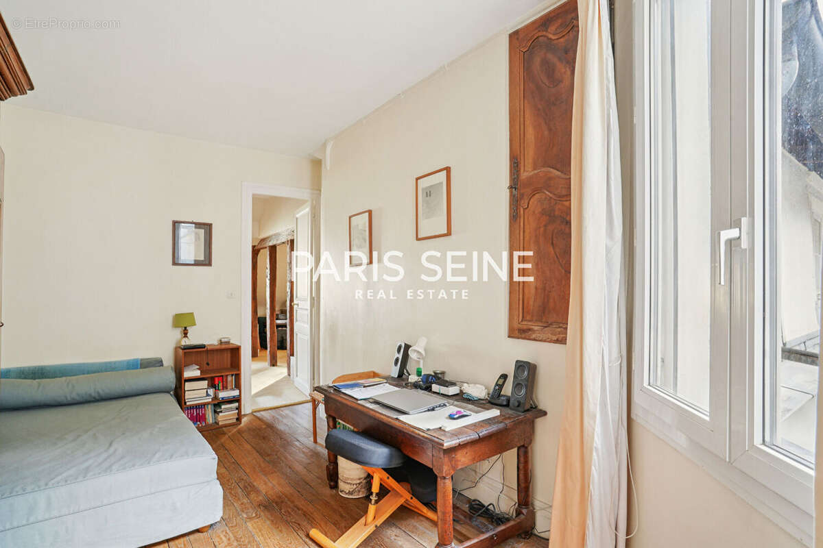 Appartement à PARIS-1E