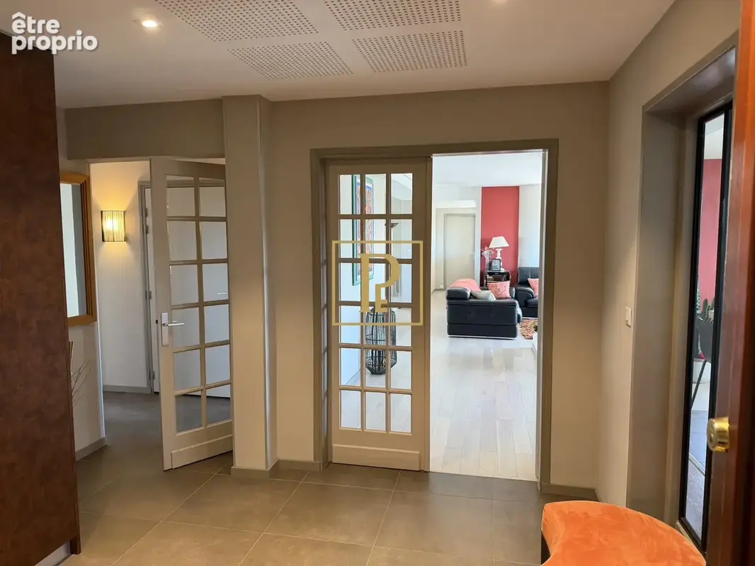 Sainte Catherine, un bien d’exception : 200 m2 baignés de lumière, terrasse plein Sud de 60m2 - photo 3
